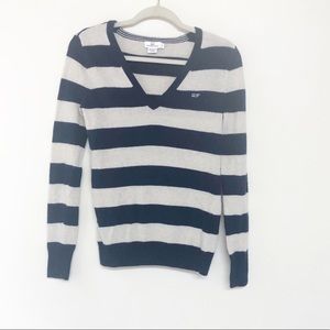 Vineyard Vines vneck sweater BB108